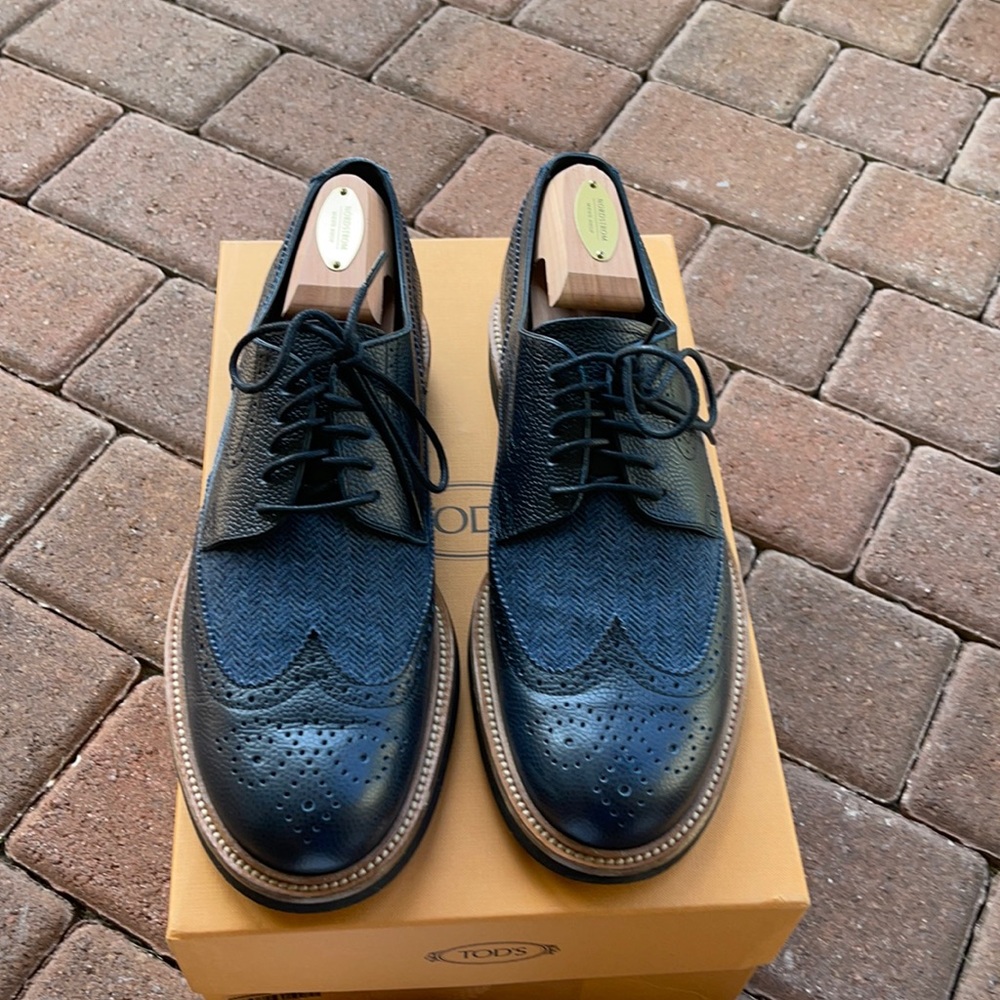 Tods USA size 8 1/2 beautiful shape with box